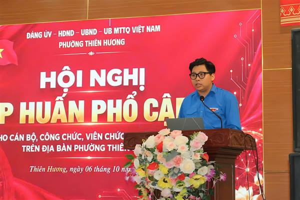 Tập huấn phổ cập trí tuệ nhân tạo (AI) cho cán bộ, công chức phường Thiên Hương