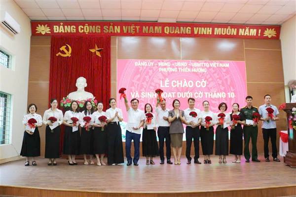 Phường Thiên Hương Tổ Chức Chào Cờ Và Sinh Hoạt Dưới Cờ Tháng 10