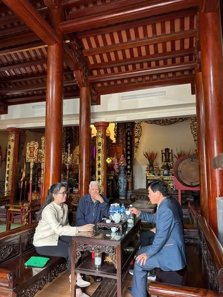 Bí thư Đảng ủy phường Thiên Hương kiểm tra công tác bầu cử Tổ dân phố đầu xuân