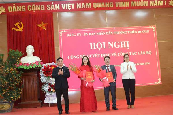 Phường Thiên Hương: Công bố quyết định về công tác cán bộ tại các phòng ban đơn vị 