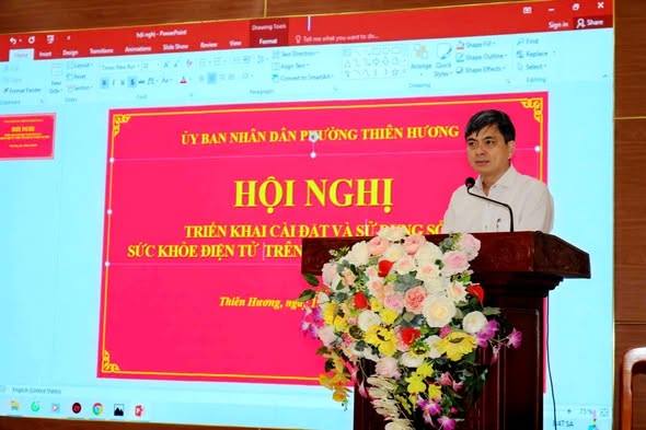 Phường Thiên Hương tổ chức Hội nghị triển khai cài đặt và hướng dẫn sử dụng Sổ sức khỏe điện tử tích hợp trên ứng dụng VNeID. 