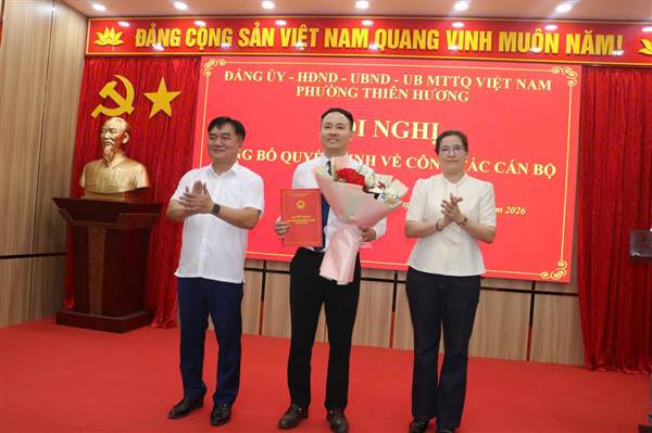 PHƯỜNG THIÊN HƯƠNG: CÔNG BỐ QUYẾT ĐỊNH VỀ CÔNG TÁC CÁN BỘ