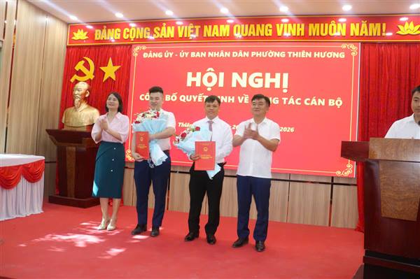 Phường Thiên Hương: Tổ chức Hội nghị công bố các quyết định về công tác cán bộ ️
