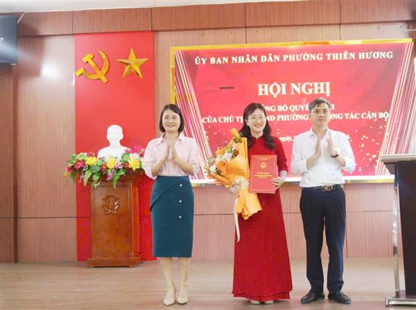 Công bố quyết định điều động và bổ nhiệm Phó Hiệu trưởng Trường Tiểu học Hoàng Động