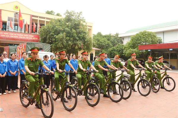 Phường Thiên Hương: Ra quân “Chiến dịch mùa hè số cùng VNeID”