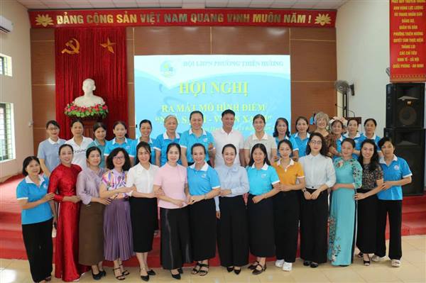 Ra mắt mô hình điểm "Dân vận khéo" "Nhà sạch, vườn xanh" Hội liên hiệp phụ nữ phường Thiên Hương