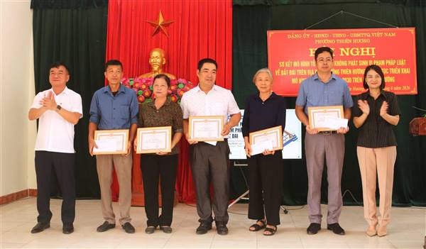 Sơ kết mô hình "Tổ dân phố không phát sinh vi phạm pháp luật về đất đai" tổ dân phố Hoàng Động 4 phường Thiên Hương 