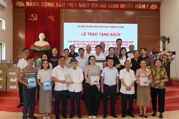 Phường Thiên Hương tiếp Nhận Tủ Sách Tri Thức Từ Các Nhà Khoa Học, Nhà Báo, Doanh nhân