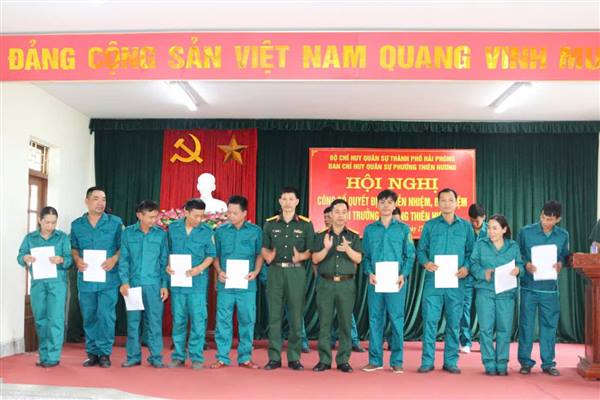 Ban Chỉ huy quân sự phường công bố quyết định miễn nhiệm, bổ nhiệm Tổ đội trưởng sau sáp nhập