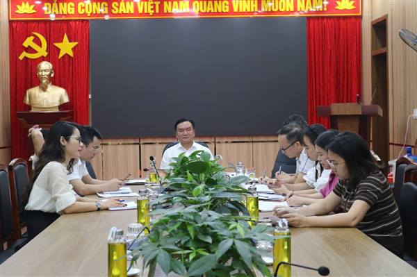 UBND PHƯỜNG THIÊN HƯƠNG HỌP BÀN GIẢI PHÁP THÁO GỠ KHÓ KHĂN TRONG CÔNG TÁC THU PHÍ, LỆ PHÍ