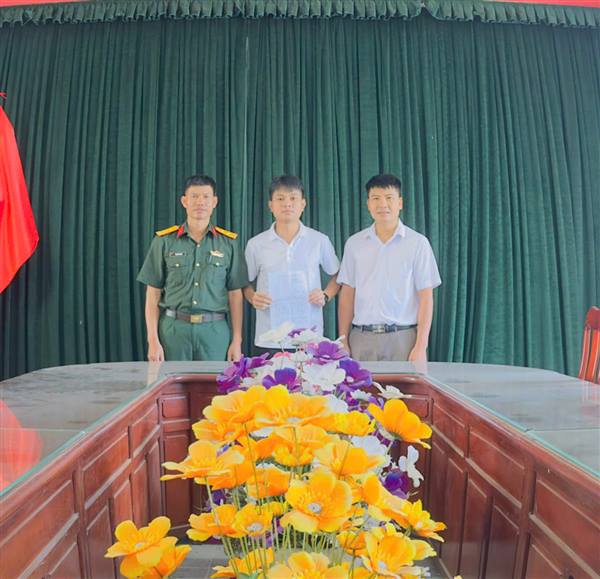 Tuổi trẻ tổ dân phố Kiền Bái xung kích viết đơn tình nguyện nhập ngũ