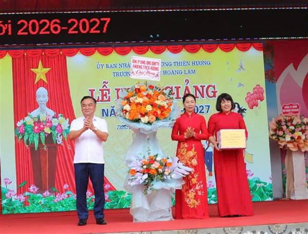 Sắc đỏ cờ hoa tại các điểm trường phường Thiên Hương khởi đầu hành trình mới đầy kỳ vọng của giáo dục địa phương 