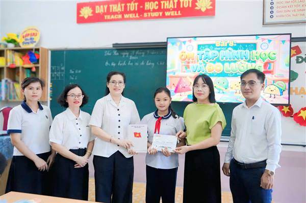 NGHỊ LỰC CỦA CÔ HỌC TRÒ PHẠM HÀ MY TRƯỜNG TIỂU HỌC KIỀN BÁI