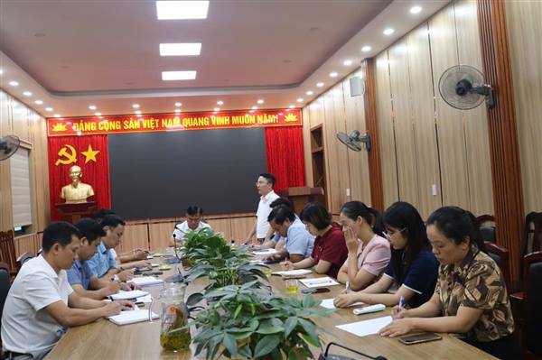 phường Thiên Hương bàn giải pháp tháo gỡ khó khăn, tiến độ giải quyết các hồ sơ tồn đọng về cấp giấy chứng nhận quyền sử dụng đất cho người dân và doanh nghiệp trên địa bàn.