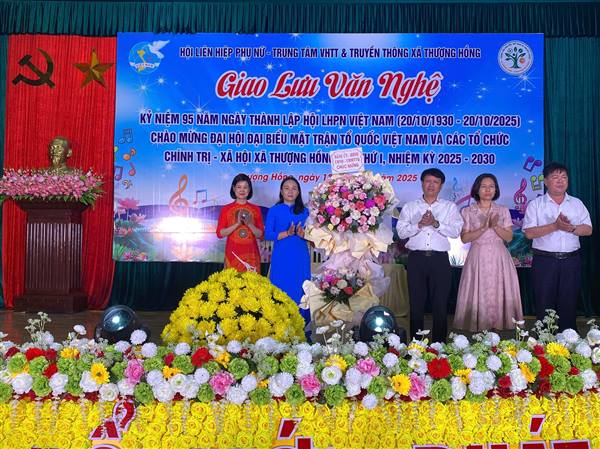 Xã nhà tổ chức giao lưu văn nghệ chào mừng 95 năm ngày hội LHPN Việt Nam (20/10/1930-20/10/2025) chào mừng Đại hội Đại Biểu Mặt trận tổ quốc Việt Nam và các tổ chức chính trị - xã hội xã Thượng Hồng lần thứ I, nhiệm kỳ 2025-2030