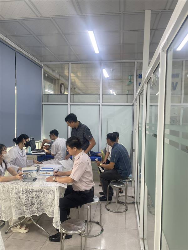 XÃ THƯỢNG HỒNG TỔ CHỨC KHÁM SỨC KHỎE ĐỊNH KỲ, KHÁM SÀNG LỌC MIỄN PHÍ CHO CÁN BỘ, CÔNG CHỨC, VIÊN CHỨC VÀ NGƯỜI LAO ĐỘNG