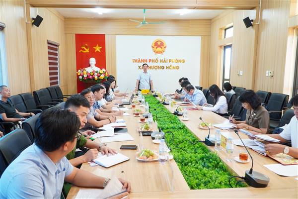 ĐỒNG CHÍ PHẠM VĂN LẬP - PHÓ BÍ THƯ THÀNH ỦY, CHỦ TỊCH UBMTTQ VN THÀNH PHỐ LÀM VIỆC VỚI ĐẢNG ỦY XÃ THƯỢNG HỒNG VỀ CÔNG TÁC GIẢM NGHÈO