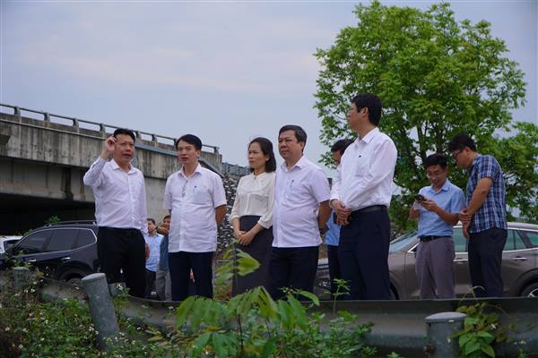 Đoàn công tác của thành phố Hải Phòng thăm và làm việc tại xã nhà