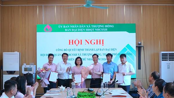 Công bố Quyết định thành lập Ban đại diện Hội đồng quản trị Ngân hàng chính sách xã hội xã Thượng Hồng