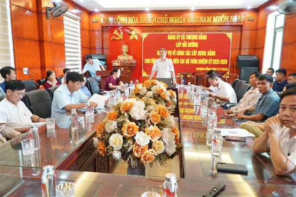 Đảng ủy xã Thượng Hồng tổ chức lớp bồi dưỡng nghiệp vụ về công tác xây dựng Đảng cho đội ngũ Cấp ủy viên chi bộ thôn, nhiệm kỳ 2025 – 2030
