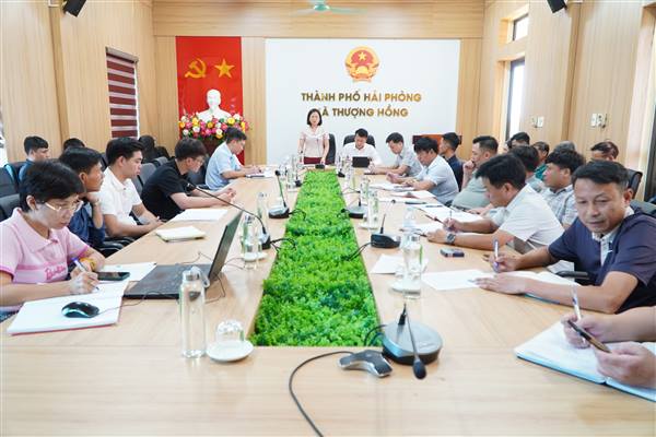 UBND xã tổ chức cuộc họp nghe các đơn vị báo cáo tiến độ thi công các công trình trên địa bàn xã