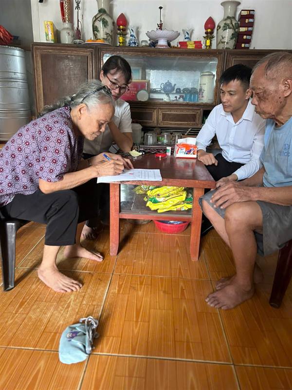 Triển khai thực hiện mô hình “Hỗ trợ tiếp nhận và trả kết quả giải quyết thủ tục hành chính tại nhà đối với thương binh, bệnh binh nặng người yếu thế trên địa bàn xã Thượng Hồng”