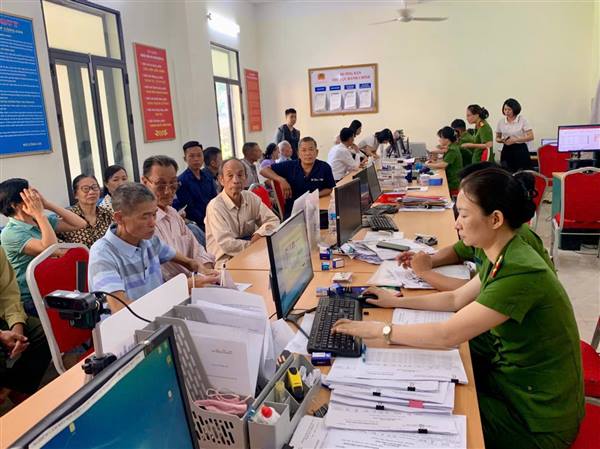 PHƯỜNG THỦY NGUYÊN TỔ CHỨC RÀ SOÁT THÔNG TIN PHỤC VỤ CÔNG TÁC ĐỔI THẺ ĐẢNG VIÊN
