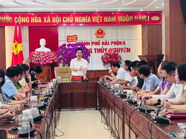 Đồng chí Bùi Hùng Thiện - Thành ủy viên - Bí thư Đảng ủy phường Thủy Nguyên gặp mặt lãnh đạo các cơ quan, đơn vị trên địa bàn