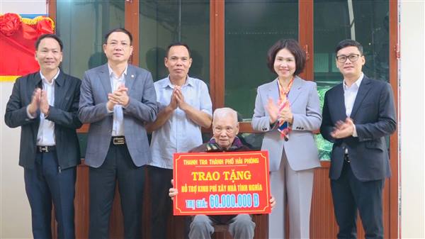 Thanh tra thành phố Hải Phòng trao hỗ trợ kinh phí xây nhà tình nghĩa cho hộ gia đình chính sách tại xã Tiên Lãng