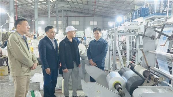 THƯỜNG TRỰC HĐND XÃ TIÊN LÃNG GIÁM SÁT CHUYÊN ĐỀ VIỆC CHẤP HÀNH PHÁP LUẬT TẠI CÁC DOANH NGHIỆP