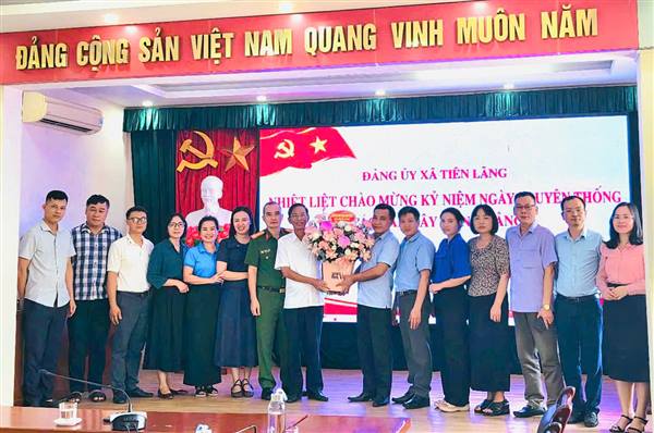 Phát huy truyền thống vẻ vang, đổi mới, nâng cao chất lượng công tác xây dựng Đảng trong giai đoạn mới.