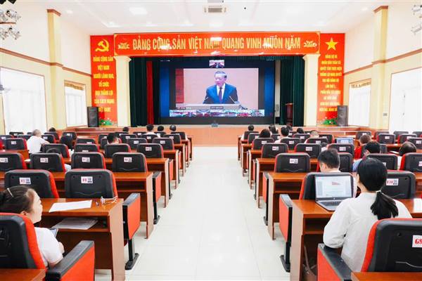 XÃ TIÊN LÃNG THAM DỰ HỘI NGHỊ TOÀN QUỐC NGHIÊN CỨU, HỌC TẬP, QUÁN TRIỆT VÀ TRIỂN KHAI THỰC HIỆN NGHỊ QUYẾT HỘI NGHỊ LẦN THỨ TƯ BAN CHẤP HÀNH TRUNG ƯƠNG ĐẢNG KHÓA XIV