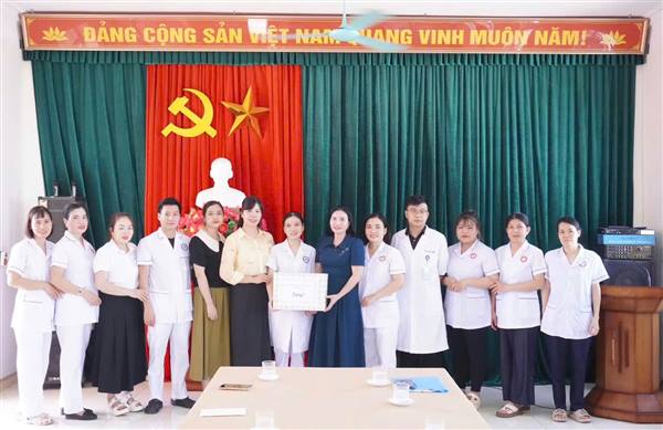 LÃNH ĐẠO XÃ TIÊN LÃNG THĂM HỎI, ĐỘNG VIÊN CÁN BỘ, NHÂN VIÊN TRẠM Y TẾ XÃ TRONG TRIỂN KHAI CHIẾN DỊCH KHÁM SỨC KHỎE TOÀN DÂN
