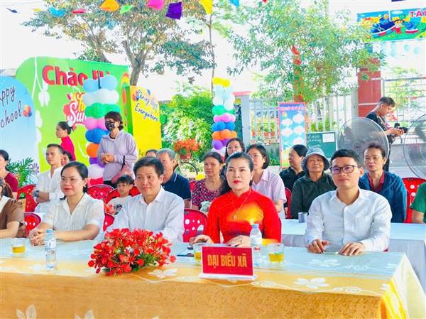 ĐỒNG CHÍ PHẠM MINH ĐỨC - BÍ THƯ ĐẢNG ỦY, CHỦ TỊCH HĐND XÃ DỰ LỄ TỔNG KẾT NĂM HỌC 2025 - 2026; TẶNG QUÀ TẾT THIẾU NHI TẠI TRƯỜNG MẦM NON PHẠM ĐÌNH NGUYÊN 
