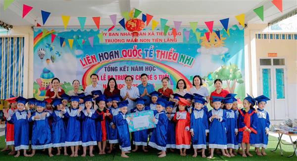 ĐẢNG UỶ - HĐND - UBND - UBMTTQ VIỆT NAM XÃ TIÊN LÃNG TỔ CHỨC THĂM, TẶNG QUÀ NHÂN DỊP TẾT THIẾU NHI 1/6 TẠI CÁC TRƯỜNG MẦM NON, TIỂU HỌC TRÊN ĐỊA BÀN XÃ