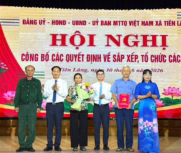XÃ TIÊN LÃNG TỔ CHỨC HỘI NGHỊ CÔNG BỐ CÁC QUYẾT ĐỊNH VỀ SẮP XẾP, TỔ CHỨC CÁC THÔN TRÊN ĐỊA BÀN.