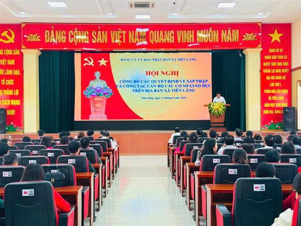 XÃ TIÊN LÃNG CÔNG BỐ CÁC QUYẾT ĐỊNH SÁP NHẬP CƠ SỞ GIÁO DỤC VÀ KIỆN TOÀN ĐỘI NGŨ CÁN BỘ QUẢN LÝ