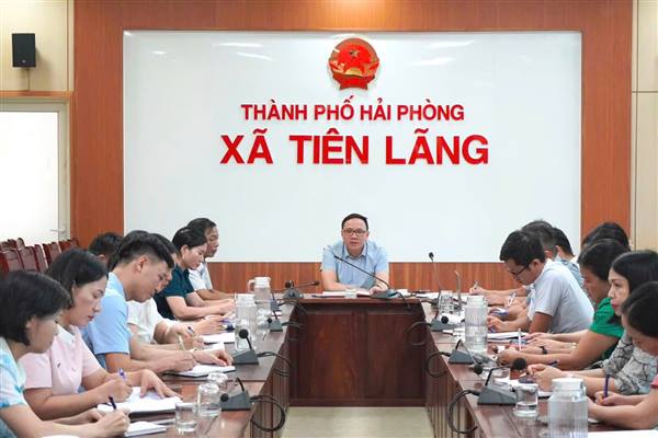 ĐỒNG CHÍ ĐÀO TRỌNG ĐỨC, PHÓ CHỦ TỊCH UBND THÀNH PHỐ LÀM VIỆC VỚI XÃ TIÊN LÃNG VỀ CÔNG TÁC SÁP NHẬP TRƯỜNG HỌC