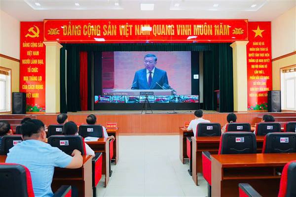 XÃ TIÊN LÃNG THAM DỰ HỘI NGHỊ TOÀN QUỐC NGHIÊN CỨU, HỌC TẬP, QUÁN TRIỆT VÀ TRIỂN KHAI THỰC HIỆN MỘT SỐ NGHỊ QUYẾT, CHỈ THỊ CỦA BỘ CHÍNH TRỊ KHÓA XIV