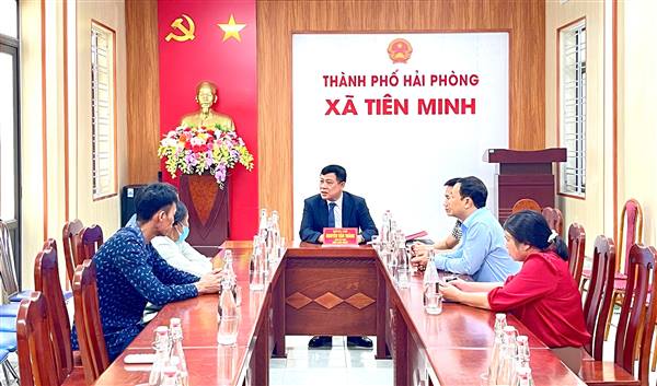 Xã Tiên Minh trao giấy chứng nhận quyền sử dụng đất, quyền sở hữu tài sản gắn liền với đất lần đầu trên địa bàn xã 
