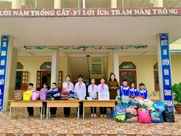 Trường Tiểu học Quang Phục tiếp nhận 50 triệu đồng ủng hộ các tỉnh miền Trung và Tây Nguyên