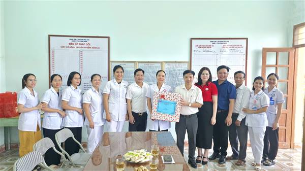 MTTQ VIỆT NAM XÃ TIÊN MINH THĂM, ĐỘNG VIÊN ĐỘI NGŨ CÁN BỘ Y TẾ XÃ TRONG CHIẾN DỊCH KHÁM SỨC KHỎE TOÀN DÂN