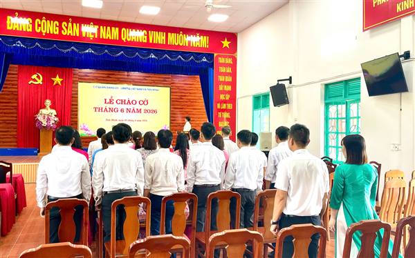 Đang ủy - HĐND - UBND – Uỷ ban MTTQ Việt Nam xã Tiên Minh tổ chức Lễ chào cờ và sinh hoạt dưới cờ đầu tháng 6