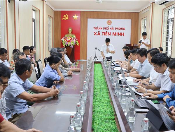 Thường trực Đảng ủy xã Tiên Minh tổ chức hội nghị đối thoại với 18 hộ dân có diện tích đất thuộc diện thu hồi GPMB Dự án Cụm công nghiệp Quang Phục