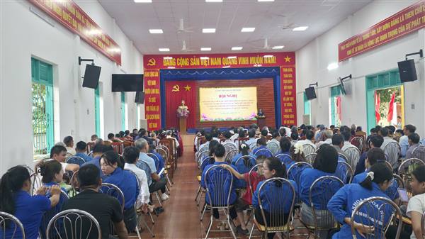 Xã Tiên Minh triển khai kế hoạch hoạt động hè năm 2026, trao quà cho trẻ em có hoàn cảnh khó khăn và triển khai nhiệm vụ sắp xếp, sáp nhập thôn