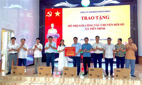 Xã Tiên Minh: Tiếp nhận 350 triệu đồng hỗ trợ công tác an sinh xã hội, chuyển đổi số