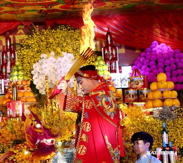 KHAI MẠC LIÊN HOAN DIỄN XƯỚNG HẦU THÁNH TẠI ĐỀN KIẾP BẠC