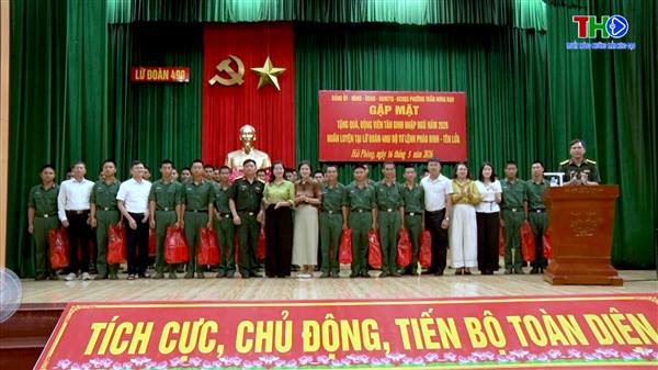 Lãnh đạo Đảng ủy- HĐND-UBND phường Trần Hưng Đạo tổ chức đi thăm, tặng quà và động viên chiến sỹ mới tại Lữ đoàn 490.