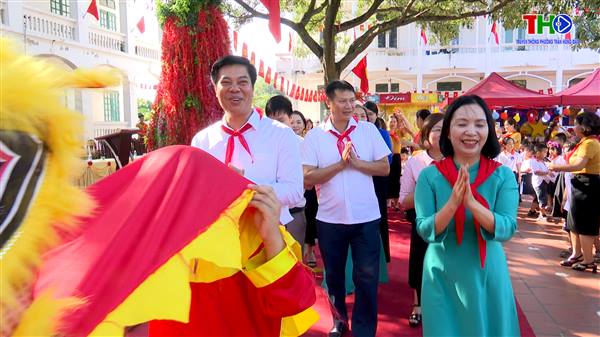 Đ/c Nguyễn Minh Thắng bí thư Đảng ủy phường Trần Hưng Đạo dự chương trình "Vui Tết Trung thu 2026" tại Trường Tiểu học Cộng Hòa