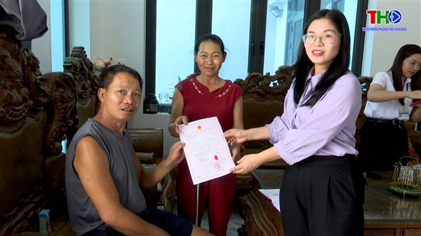 Phường Trần Hưng Đạo: Trao Giấy chứng nhận kết hôn tại nhà – Lan toả hình ảnh chính quyền thân thiện